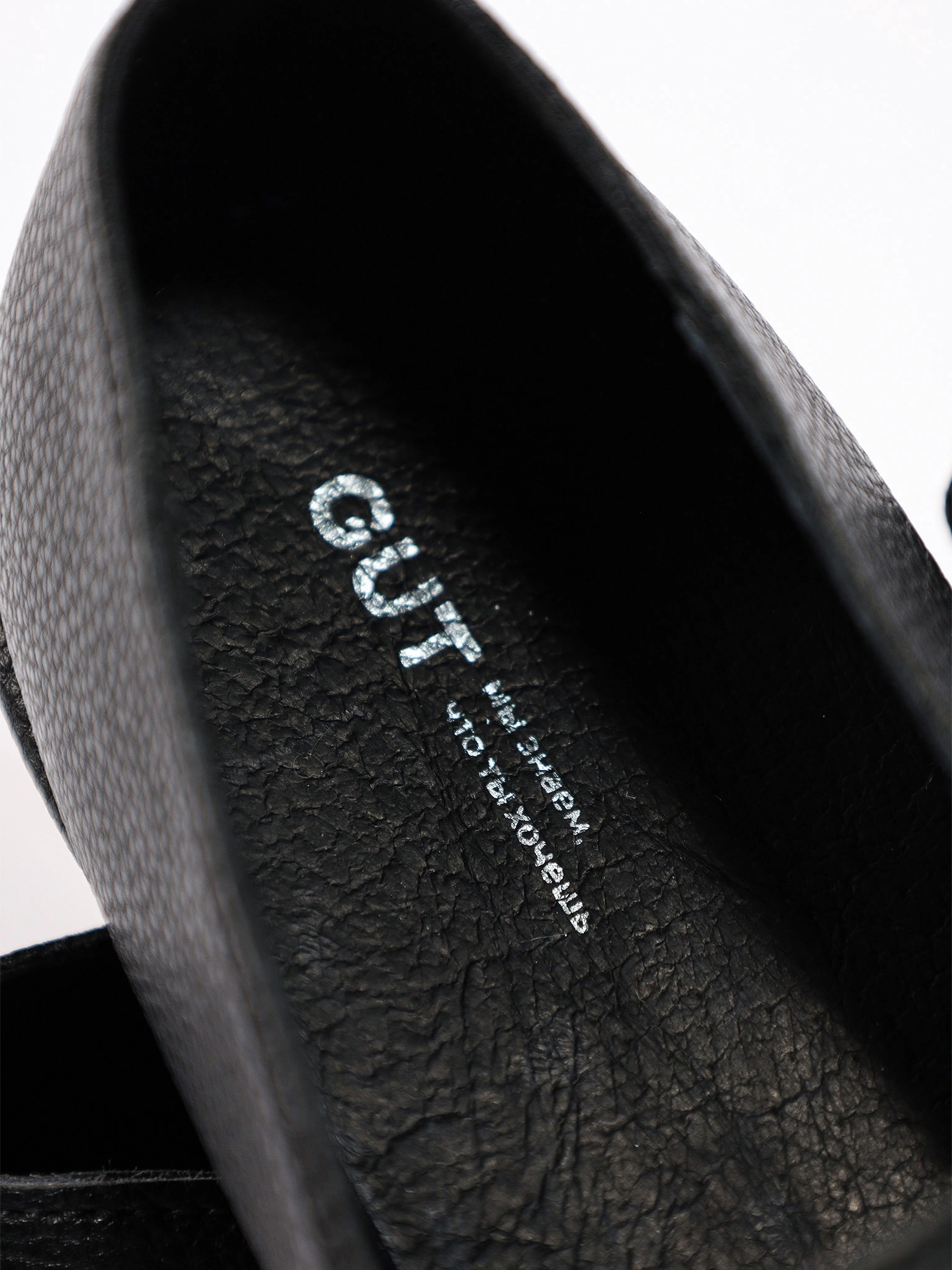 Туфли черного цвета на венском каблуке 